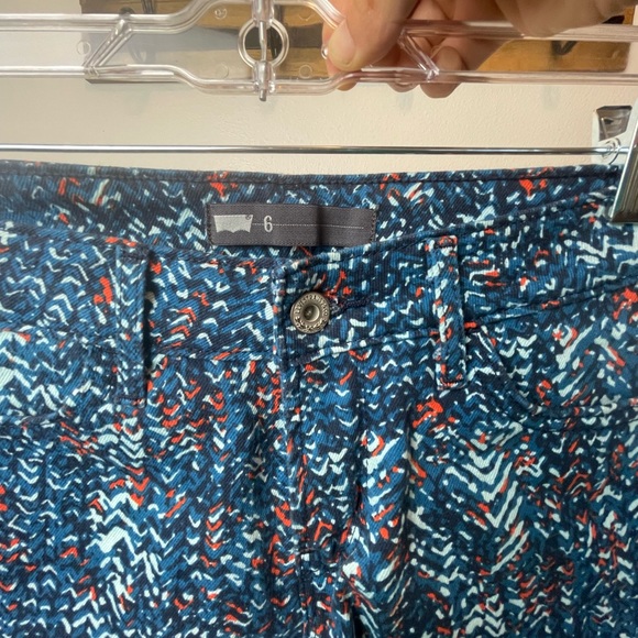 Levi’s Women’s Shorts | Colorful Confetti | size 6 - Picture 6 of 8